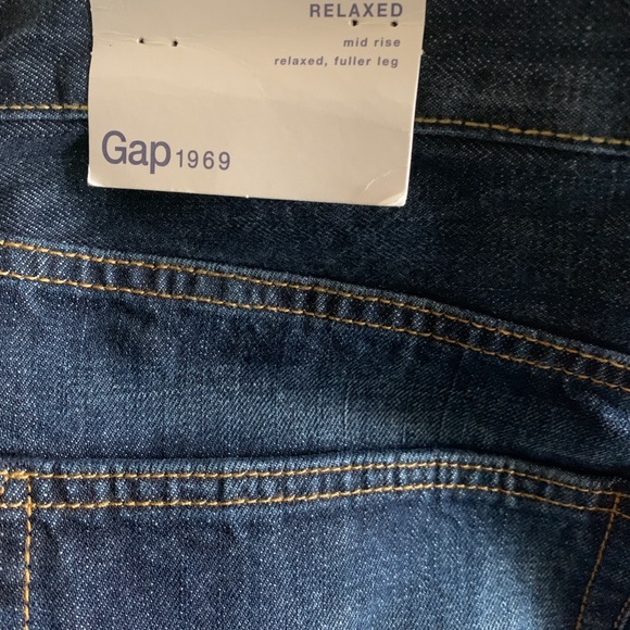 NWT- Gap Relaxed Jeans - Picture 5 of 5
